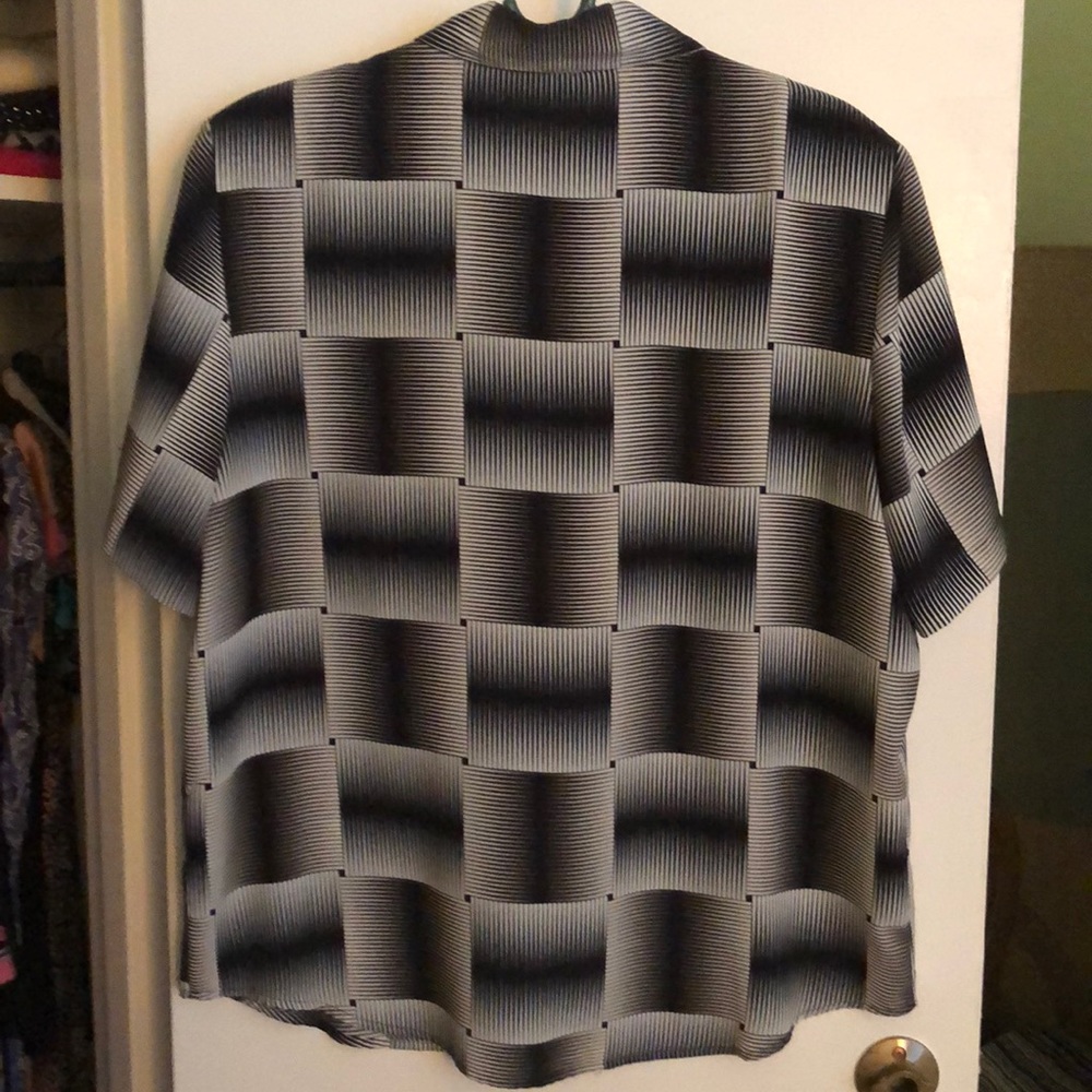 Short sleeve white and black blouse - Picture 3 of 7